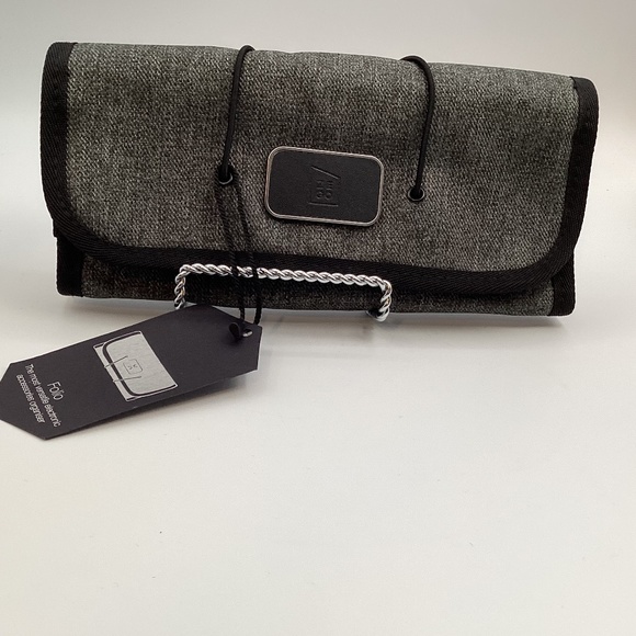 Folio Digital Storage Bag Electronic Accessories Charger Cable Organizer NWT - Picture 1 of 5